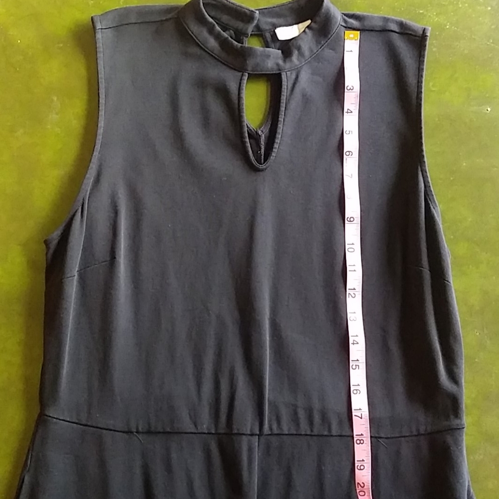 Cute sleeveless skater style dress. Size XL, black